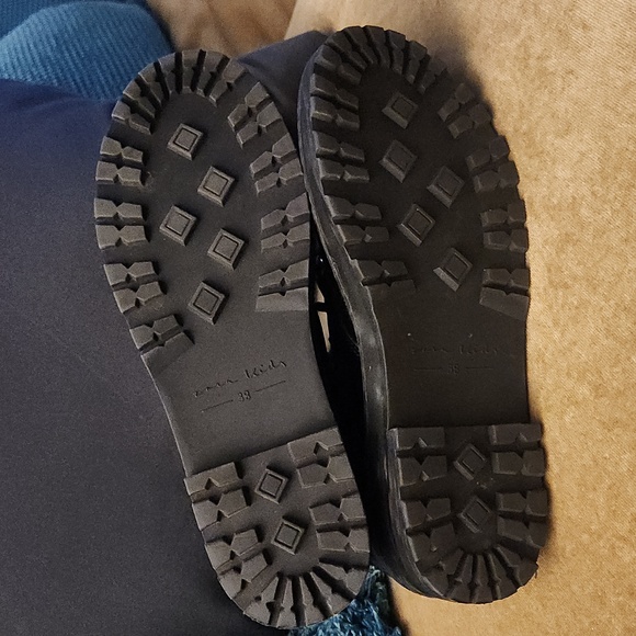 Zara kids black zip up combat boots. With studs size 38 (7) - Picture 5 of 9